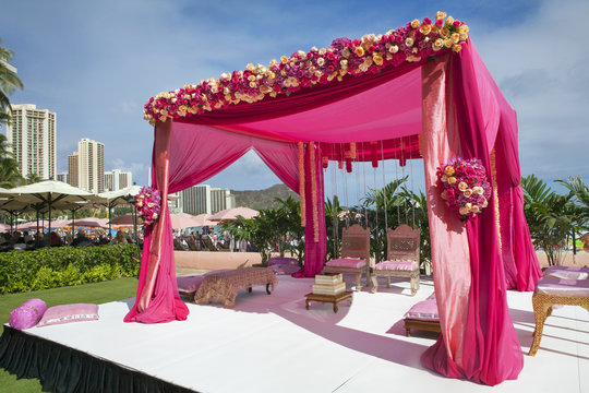 Pink decorations at Hindi wedding
