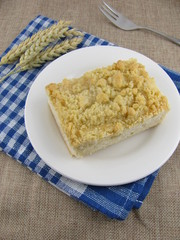 Ein Stück Streuselkuchen