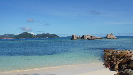 granite rocks onla digue