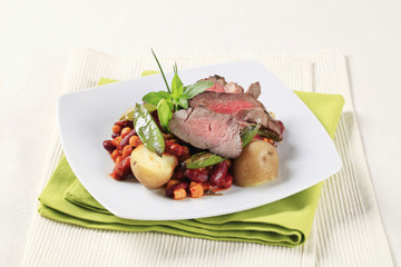 Roast beef and red bean chili
