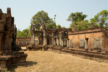 Fototapeta na wymiar Banteay Samre wall panorama
