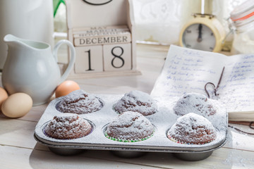 Decorating delicious cupcakes with caster sugar