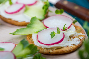 preparation of salty crackers with fresh radish