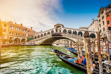 Foto auf Acrylglas Rialtobrücke Canal Grande mit Rialtobrücke bei Sonnenuntergang, Venedig, Italien