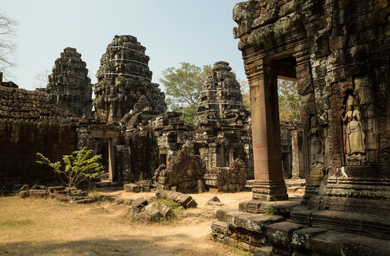 Banteay Kdei carved apsara and entrance to central temples