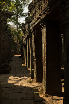 Banteay Kdei columns