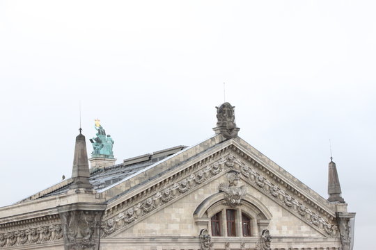 &Uuml;ber den D&auml;chern von Paris