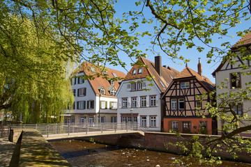 Obraz premium Häuser entlang der Alb in Ettlingen