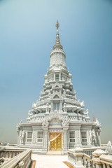 Fototapeta premium Oudong, stupa that contains relics of Buddha, full tower