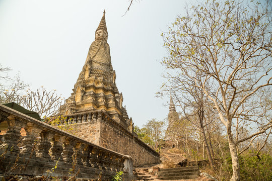 Oudong, Chetdei Tray Treung, stupa contains remains of King Siso