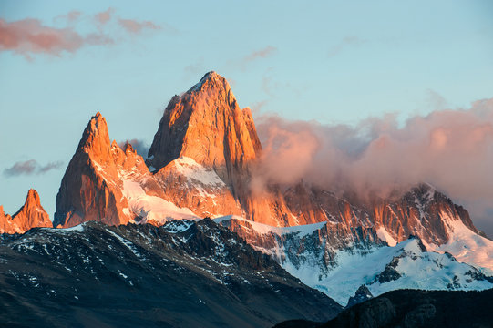 Fitz Roy Mountain, El Chalten, Patagonia, Glaciers National Park