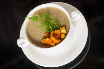 Cream soup with dry bread crumbs
