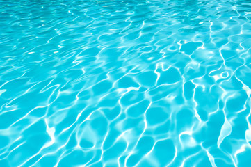 Plakat Bright water surface in swimming pool