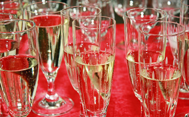 Hochzeit Blumen Geschirr Glas Sekt