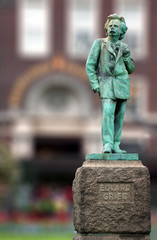 Edvard Grieg norvegian composer copper statue