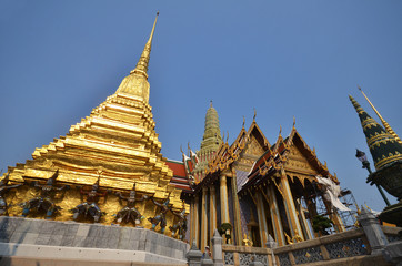 Fototapeta premium Golden pagoda in Grand Palace, Bangkok