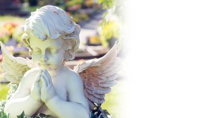 Engel auf einem Friedhof