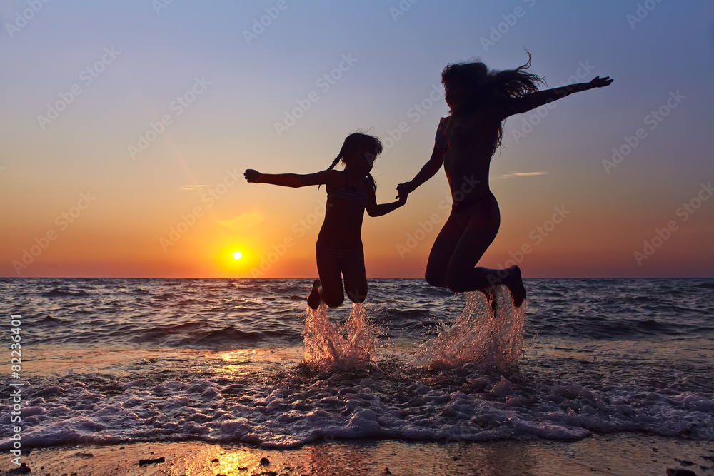 Wall mural mother and daughter at sunset - Wall murals