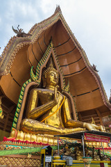 Fototapeta na wymiar Big golden Buddha