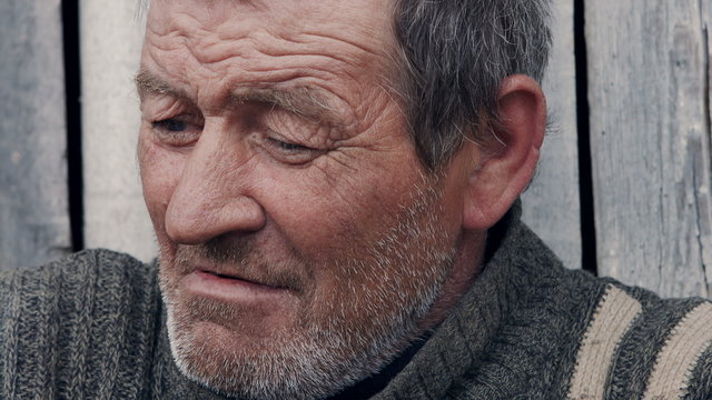 4K Video portrait of smoking poor old man