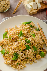 Chinese noodles with tofu and cashew nuts