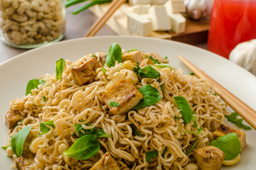 Chinese noodles with tofu and cashew nuts