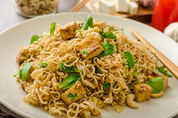 Chinese noodles with tofu and cashew nuts