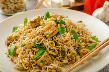 Chinese noodles with tofu and cashew nuts