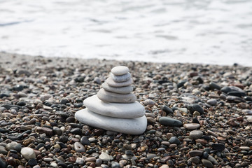 Fototapeta na wymiar The pyramid of pebbles on the beach