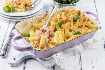 Nudelauflauf mit Lachs