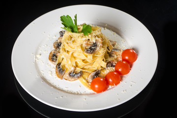 Pasta with mushrooms and tomato
