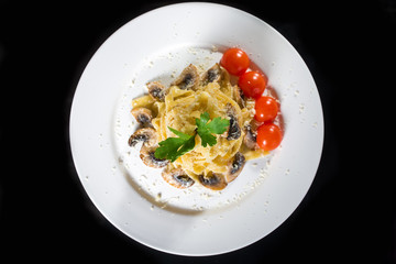 Pasta with mushrooms and tomato
