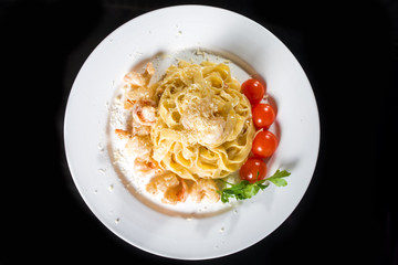 Pasta with mushrooms and tomato
