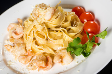 Pasta with mushrooms and tomato
