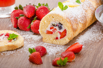 Sponge roll with strawberries and blueberries