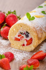 Sponge roll with strawberries and blueberries