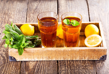 glasses of ice tea with mint and lemon