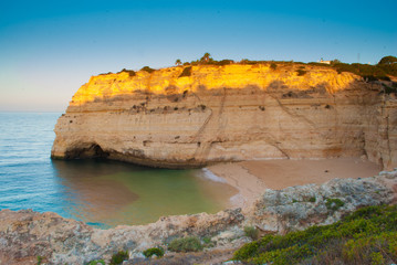 praia deserta em portugal
