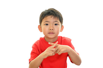 禁止の意思表示をする男の子