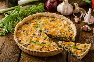 Cheese Quiche with chicken, arugula and mushrooms