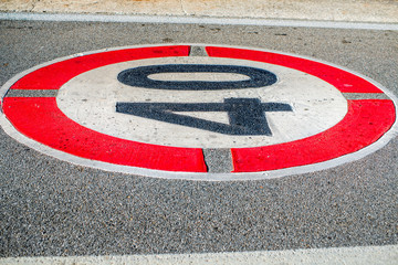 Road speed limit mirking