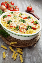 Casserole with pasta, broccoli and tomatoes