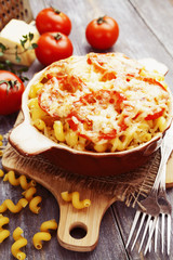 Pasta baked with tomato and cheese
