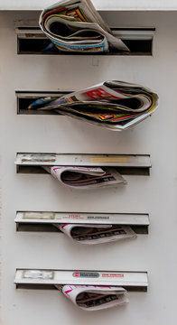 Brosch&uuml;ren in Briefk&auml;sten