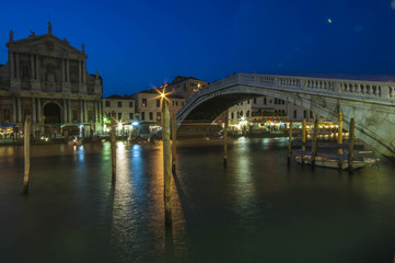 Fototapeta na wymiar VENICE/ITALY 27TH SEPTEMBER 2006 Scalzi Bridge at Night
