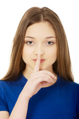 Naklejka premium Teen woman with hush gesture.