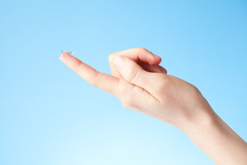 Contact lens on finger