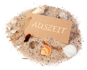 Schild "Auszeit" im Sand © Simone