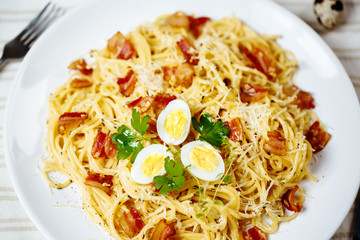 Spaghetti with carbonara sauce