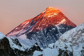 Gartenposter Evening view of Mount Everest from gokyo valley © Daniel Prudek